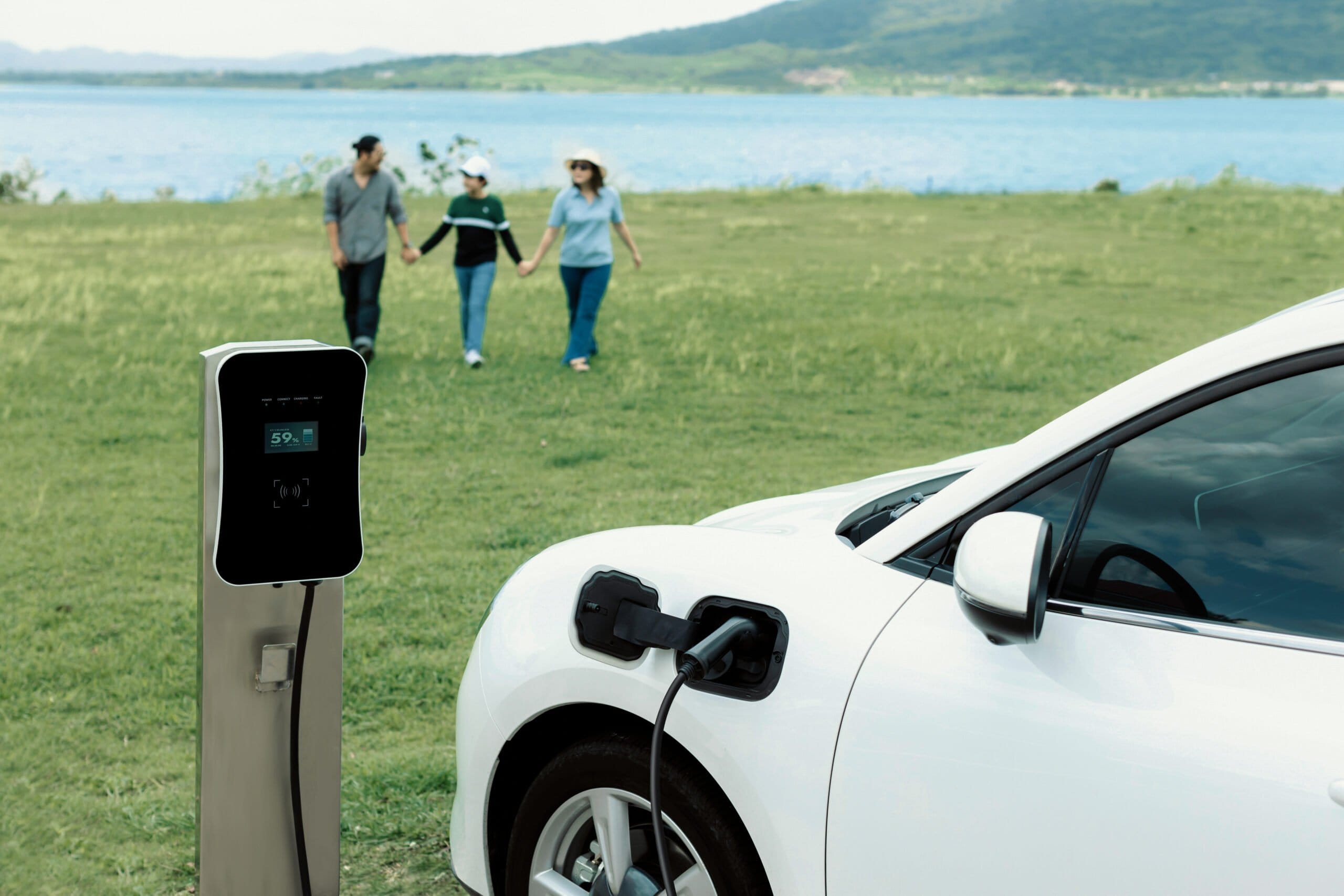 Vantaggi del Noleggio di Auto Elettriche e Ibride in Vacanza